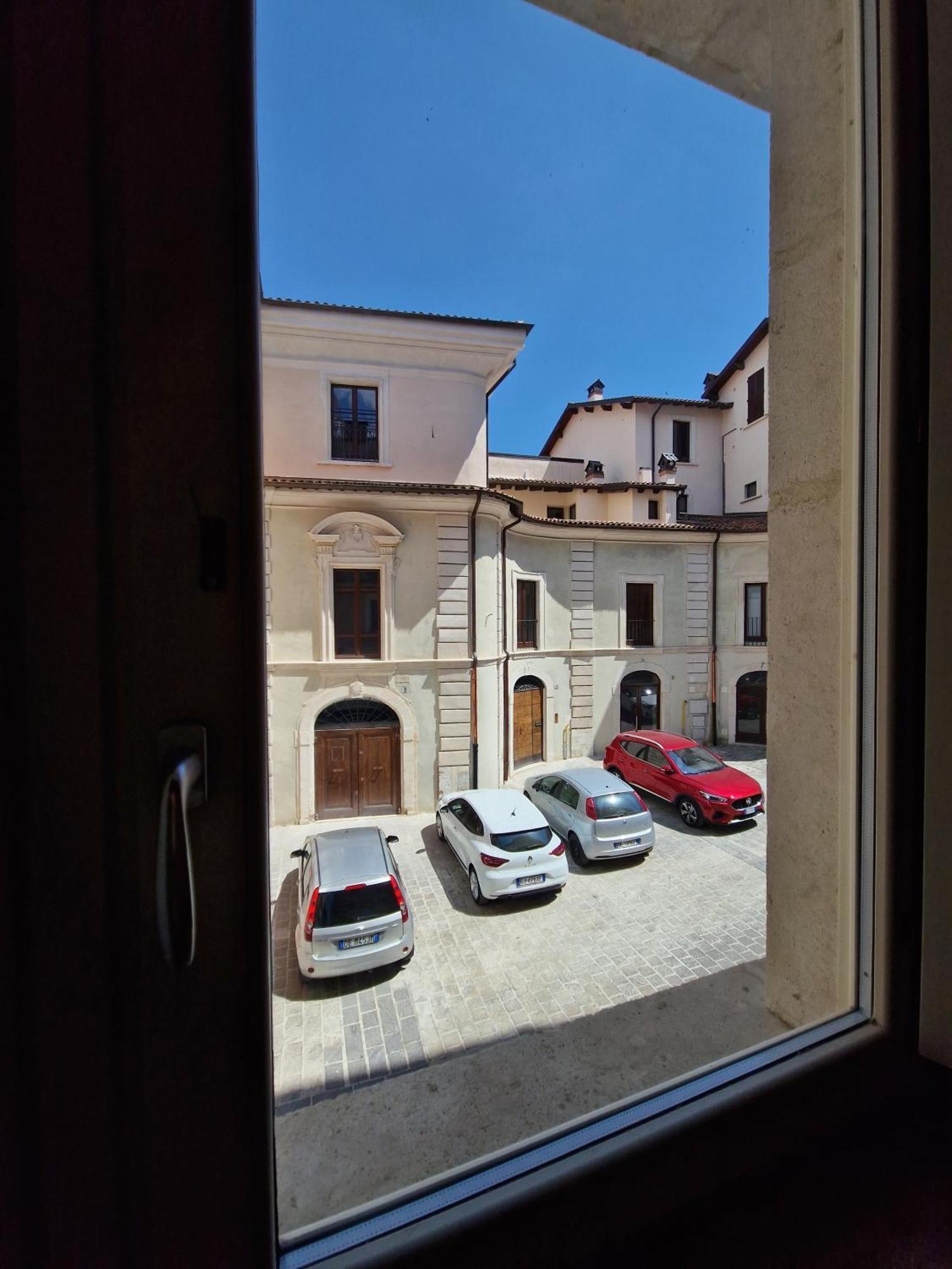 Bed and Breakfast Piazza Cavour LʼAquila Exterior foto